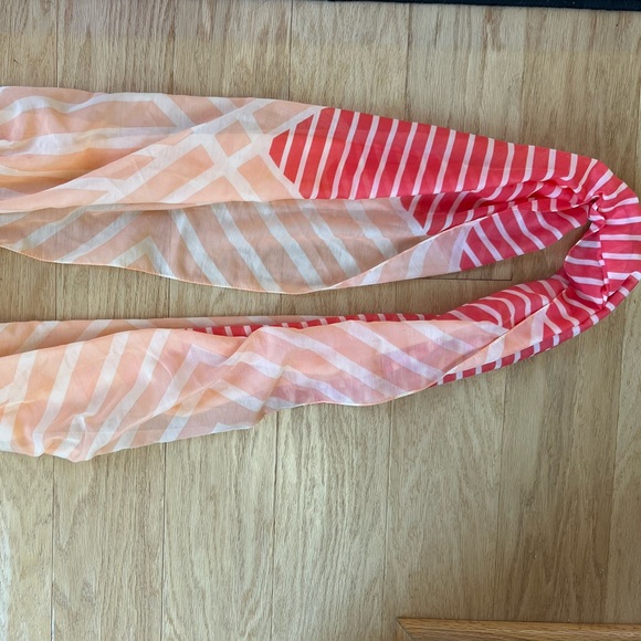 Pink sheer scarf - Picture 1 of 3